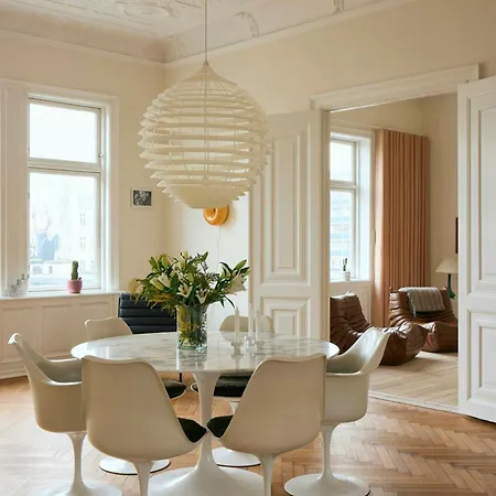 Classic Flat With Large Terrace *