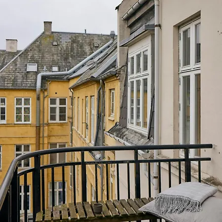 Classic Flat With Large Terrace